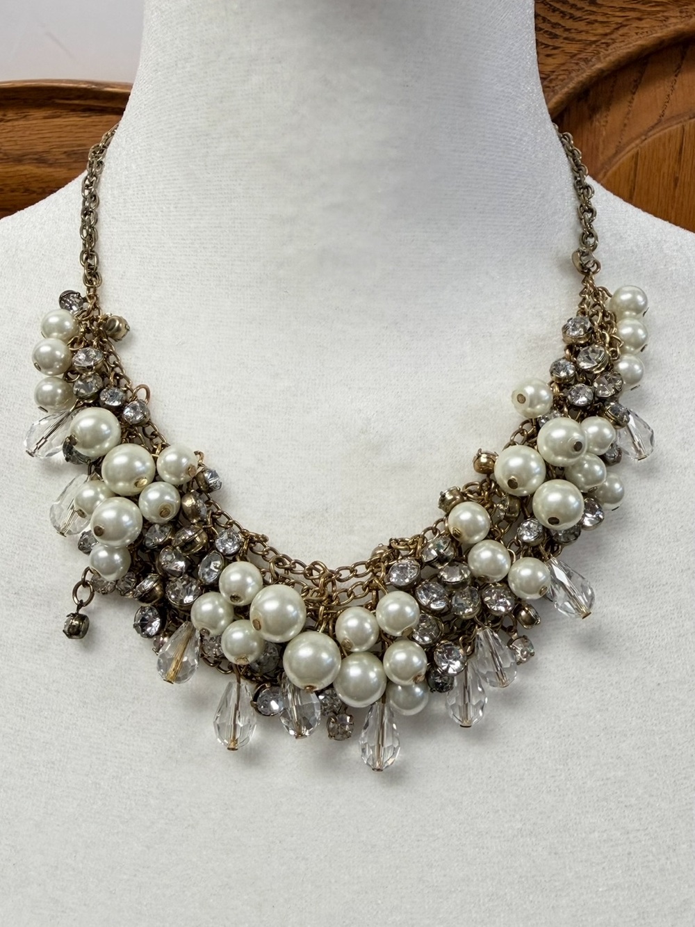 Statement necklace with faux pearls, rhinestones and crystals - Picture 2 of 6